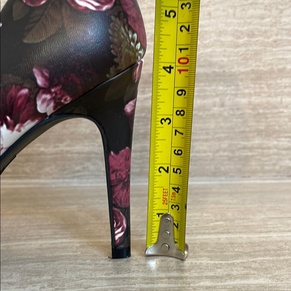 CHRISTIAN SIRIANO UEC Women’s Size 8.5 Floral Stiletto Pumps - Picture 6 of 9
